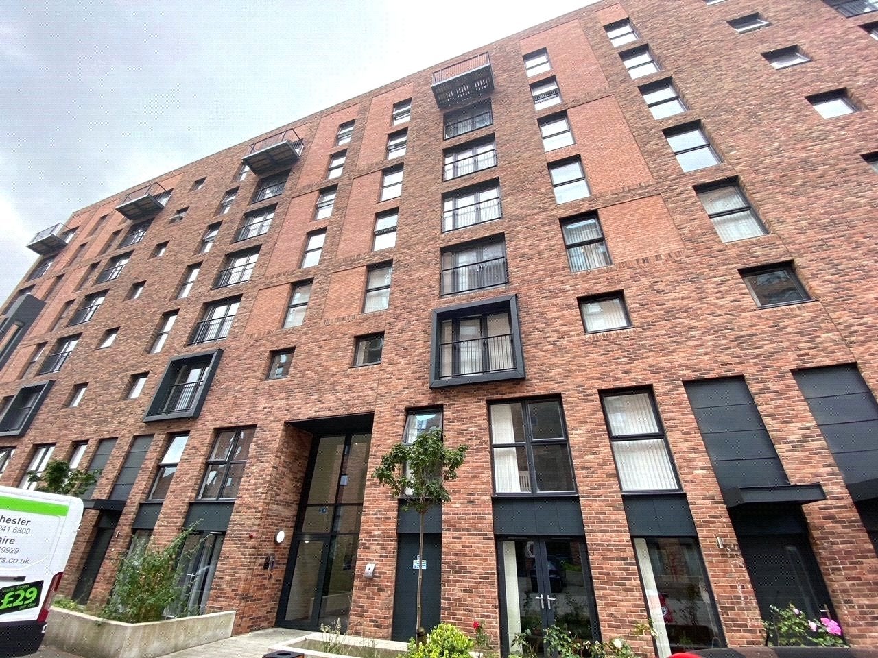 Flat Ordsall Lane in Salford