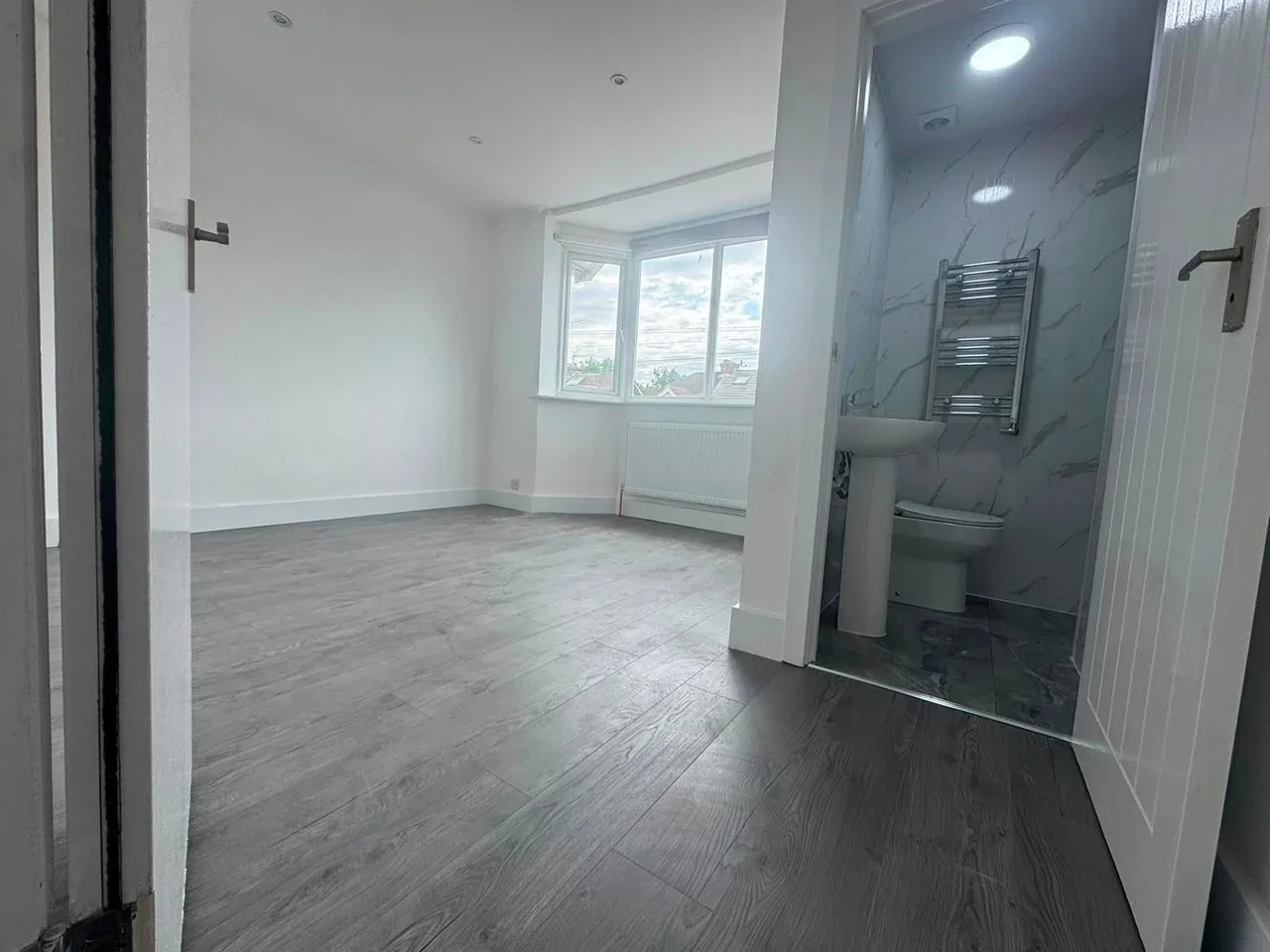 Room Cranleigh Road in Greater London