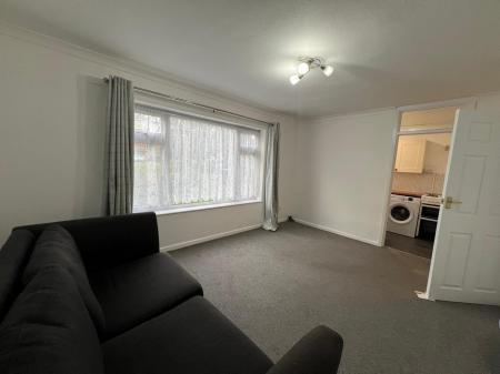 Flat Fenside Avenue in Coventry