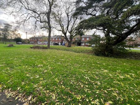 Flat Fenside Avenue in Coventry
