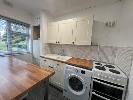 Flat Fenside Avenue in Coventry