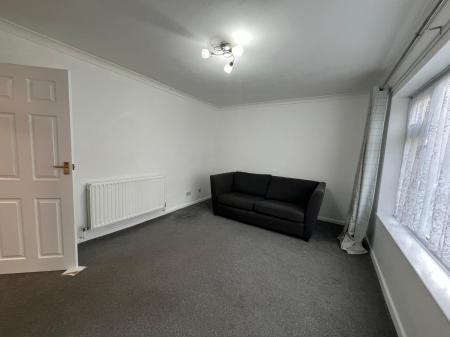 Flat Fenside Avenue in Coventry