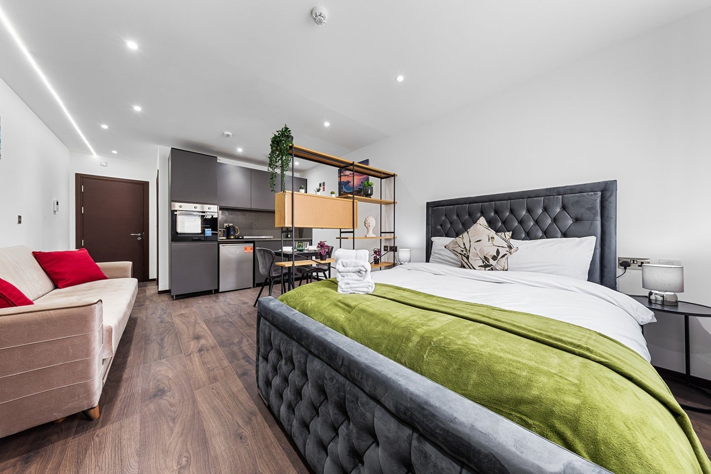 Flat Woodstock Road in Greater London