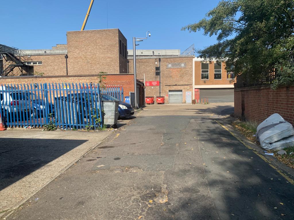 Flat Heron Mews in Greater London