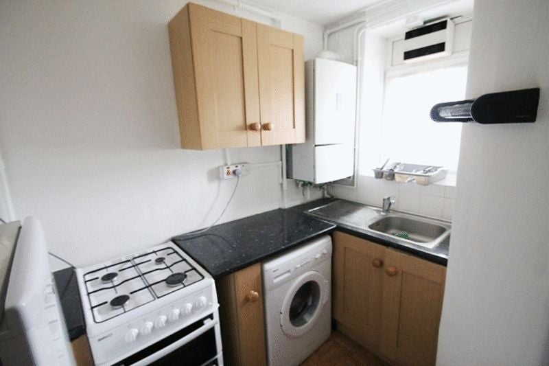 Flat Tiverton Street in Greater London