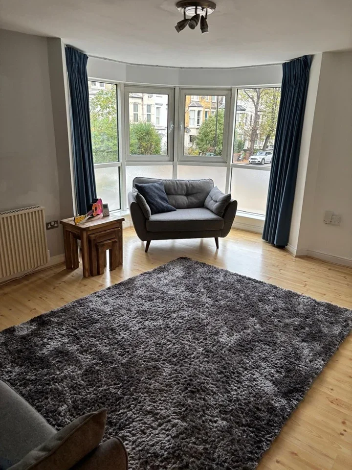 Flat Stock Orchard Crescent in Greater London