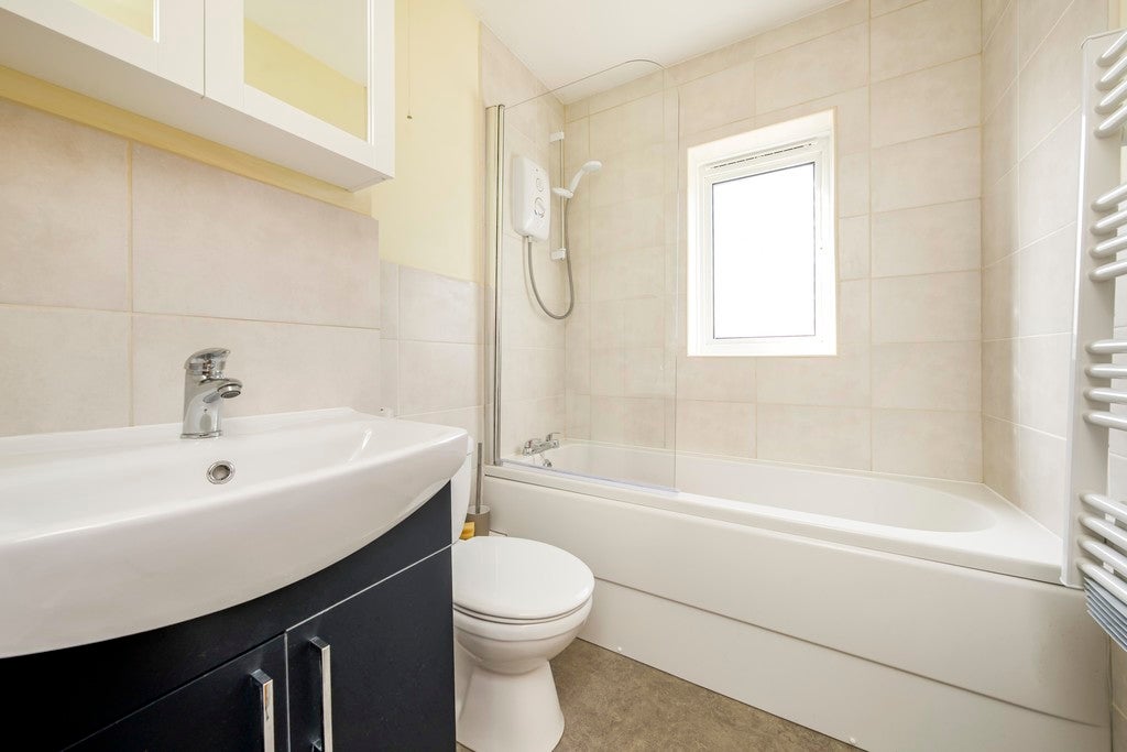 Flat Orchard Waye in Greater London