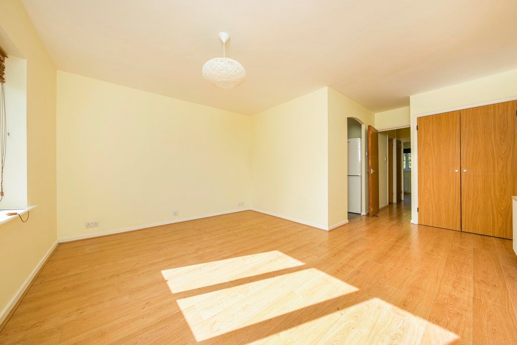 Flat Orchard Waye in Greater London