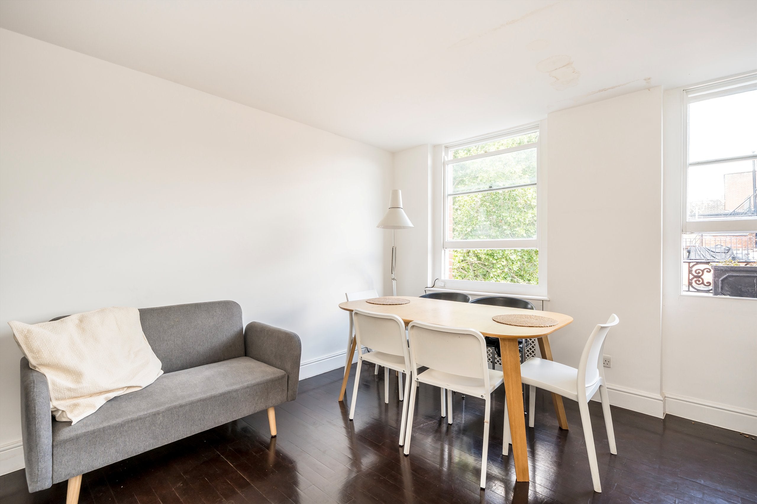 Flat Bramham Gardens in Greater London