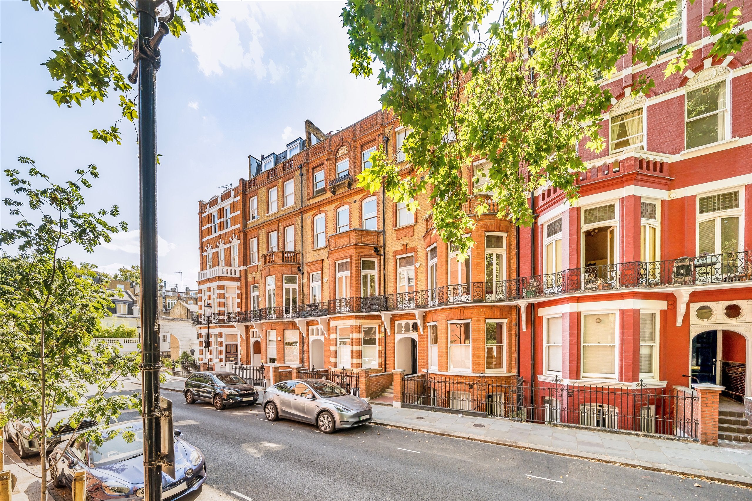 Flat Bramham Gardens in Greater London