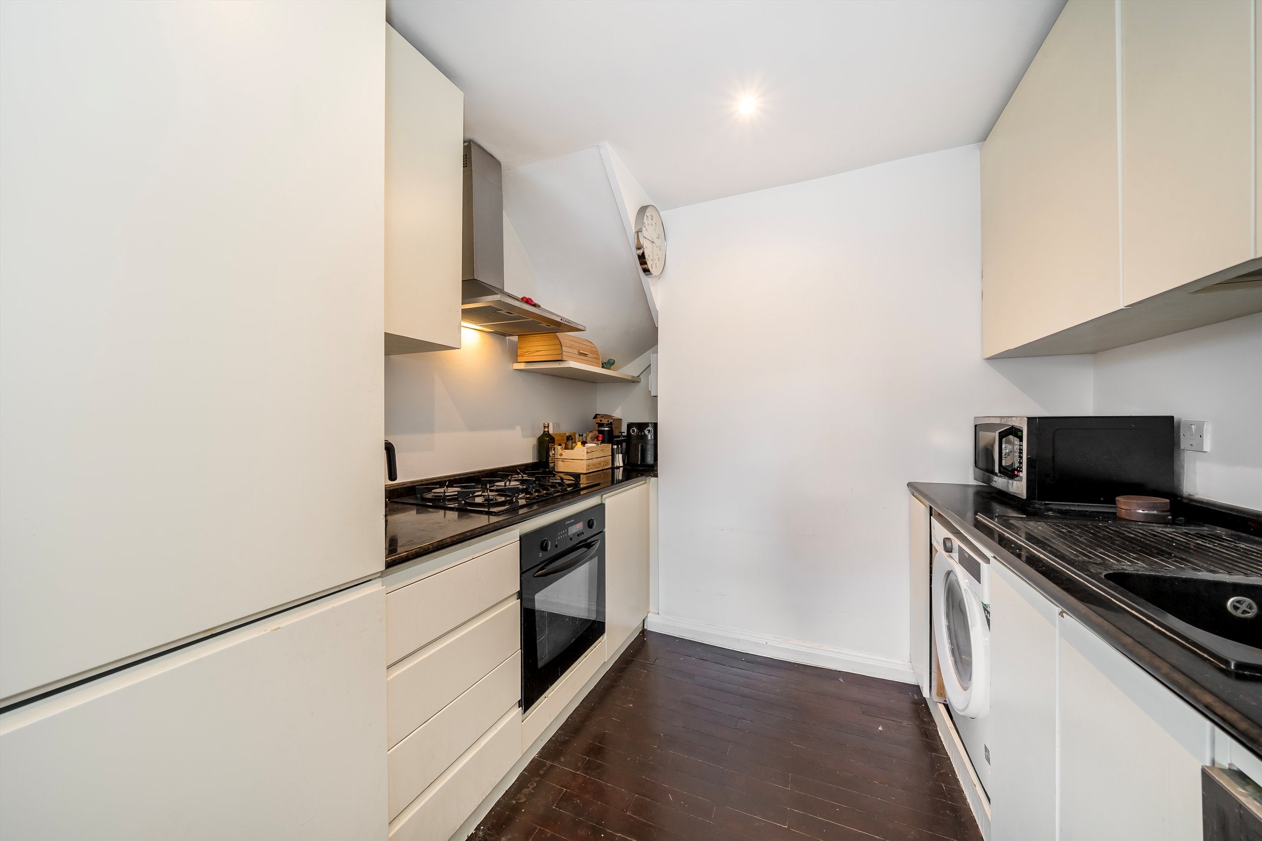 Flat Bramham Gardens in Greater London