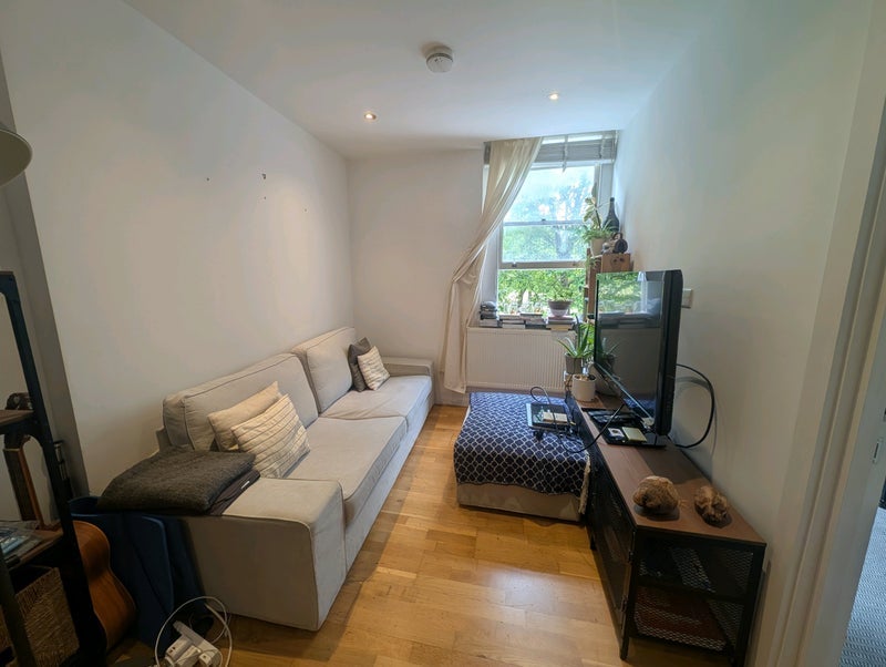 Room Greyhound Road in Greater London