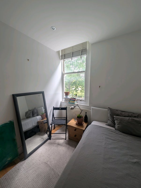 Room Greyhound Road in Greater London