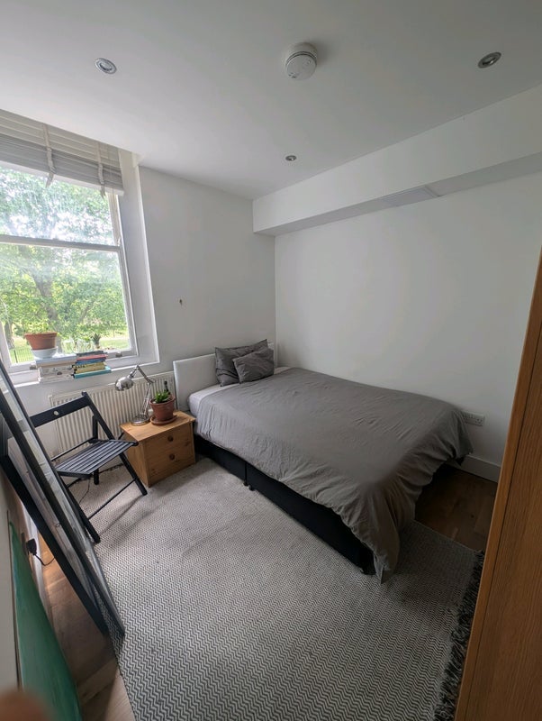 Room Greyhound Road in Greater London