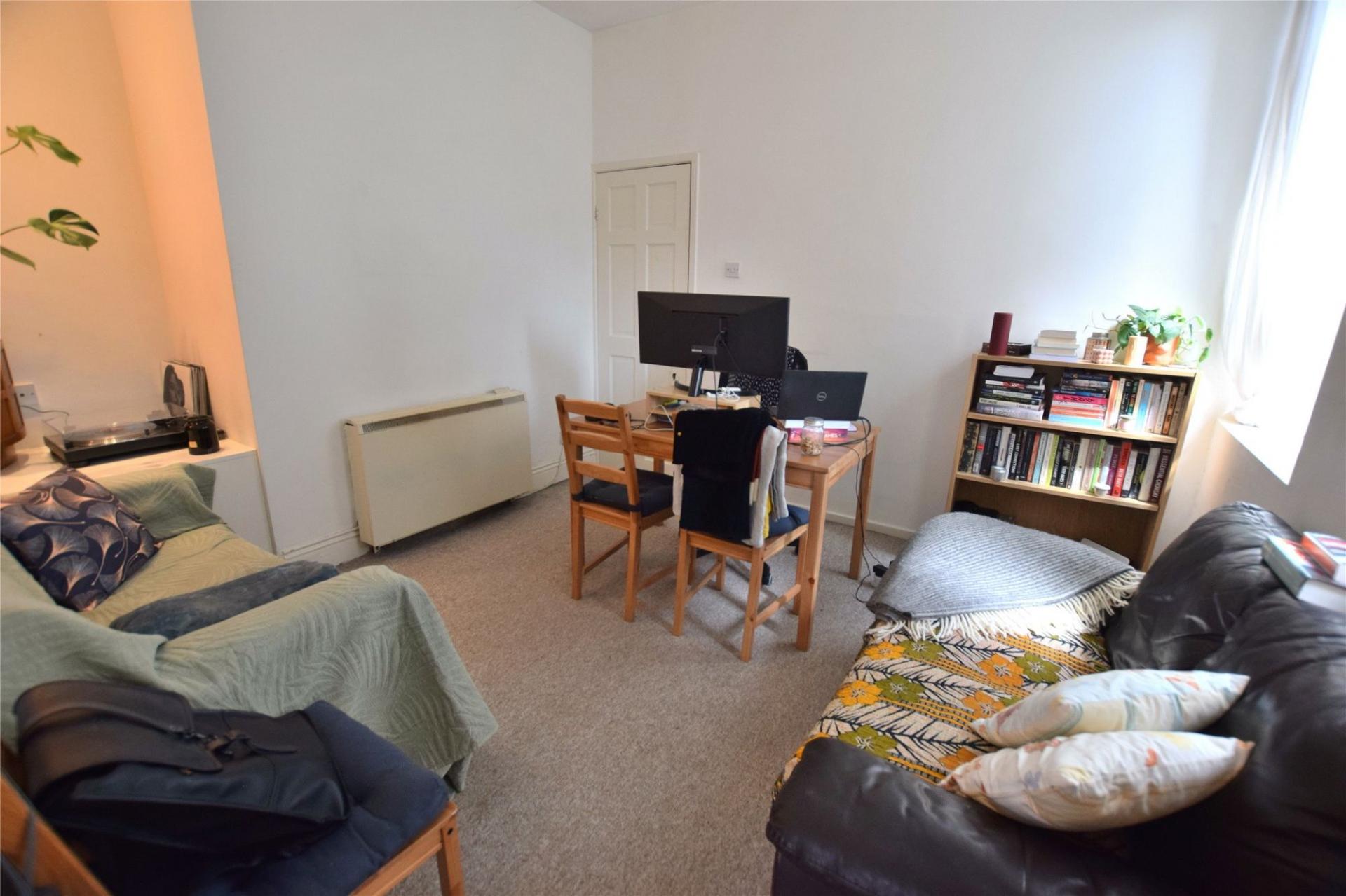 Flat Eskdale Terrace in Newcastle upon Tyne