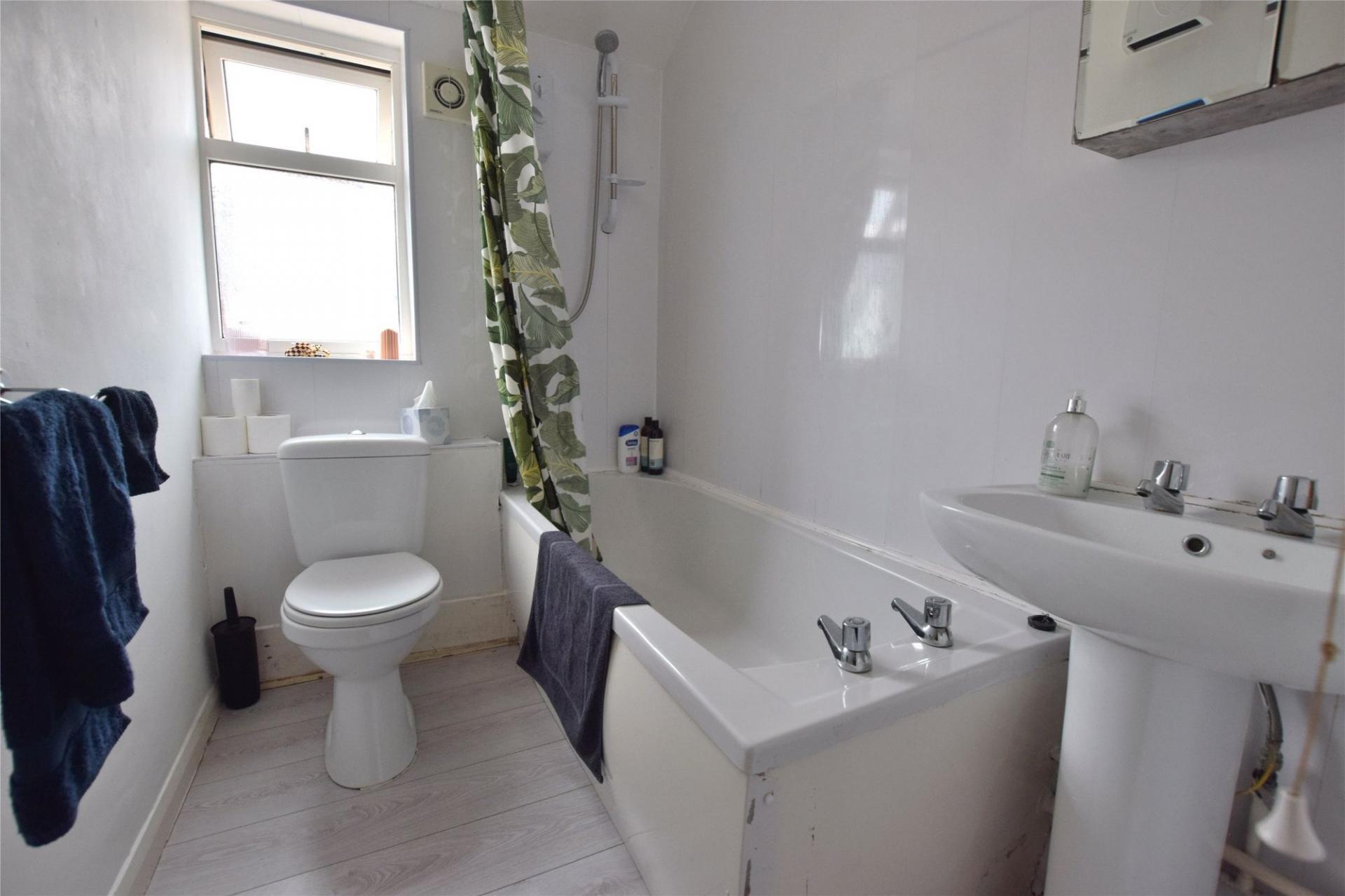 Flat Eskdale Terrace in Newcastle upon Tyne