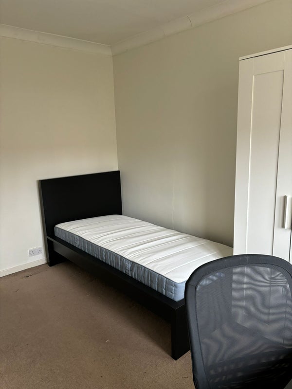 Room Bishop Road in Chelmsford