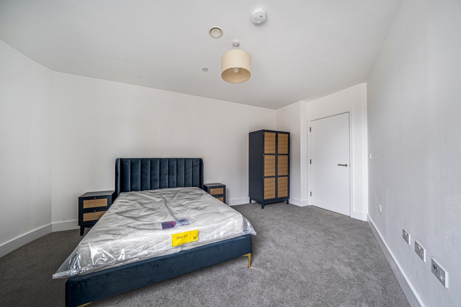 Flat Riverside Walk in Gillingham