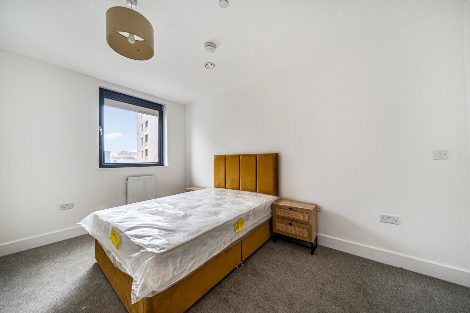 Flat Riverside Walk in Gillingham