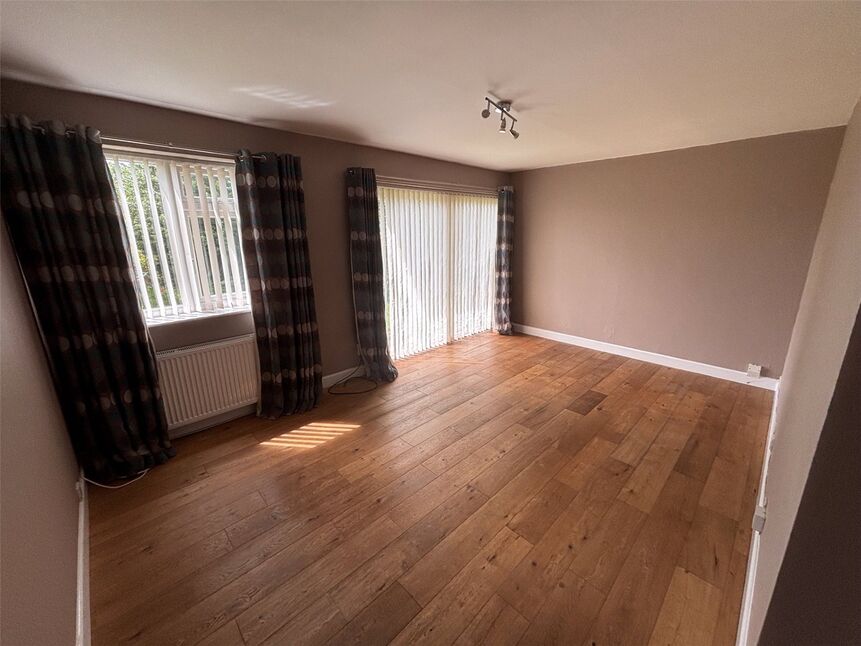 Flat Alwoodley Lane in Leeds