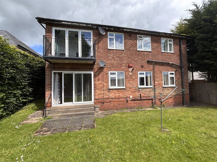 Flat Alwoodley Lane in Leeds