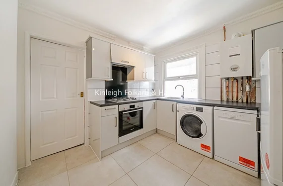 Flat Sunnyhill Road in Greater London