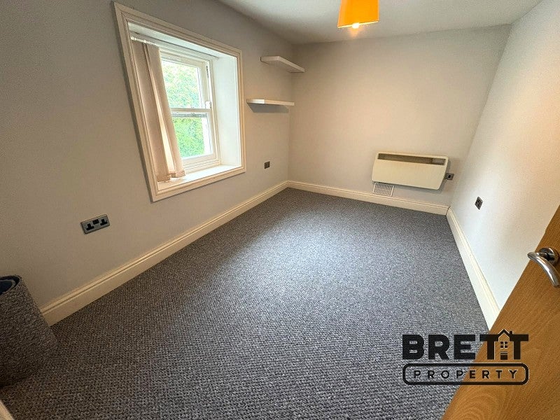 Flat Victoria Road in Milford Haven
