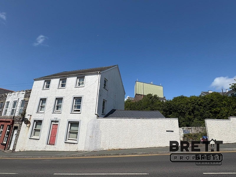 Flat Victoria Road in Milford Haven