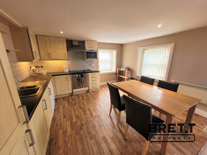 Flat Victoria Road in Milford Haven
