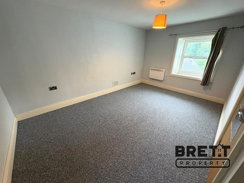Flat Victoria Road in Milford Haven