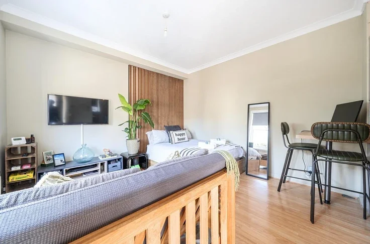 Flat Foxenden Road in Guildford