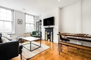 Flat Arodene Road in Greater London