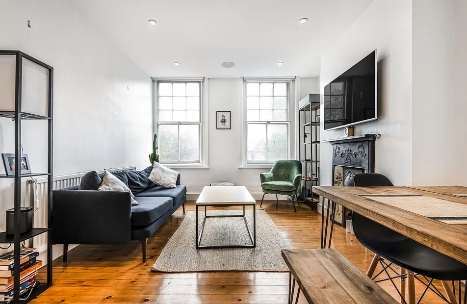 Flat Arodene Road in Greater London