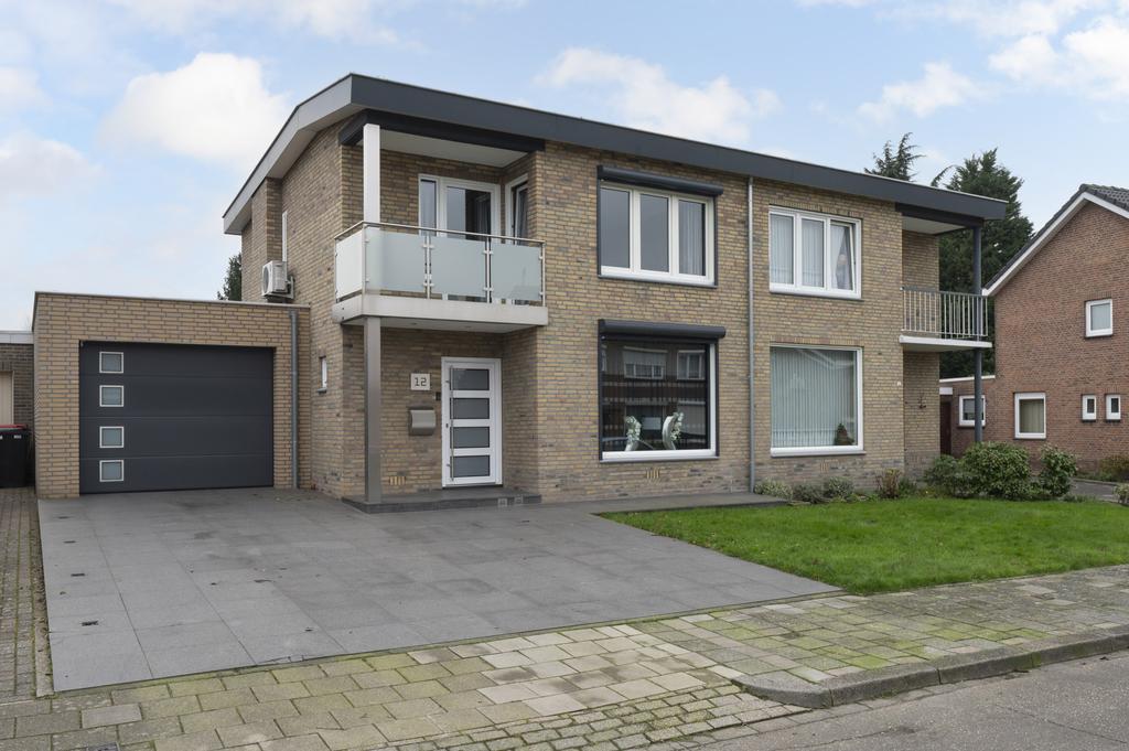 Huis Dorpstraat 12 in Buchten