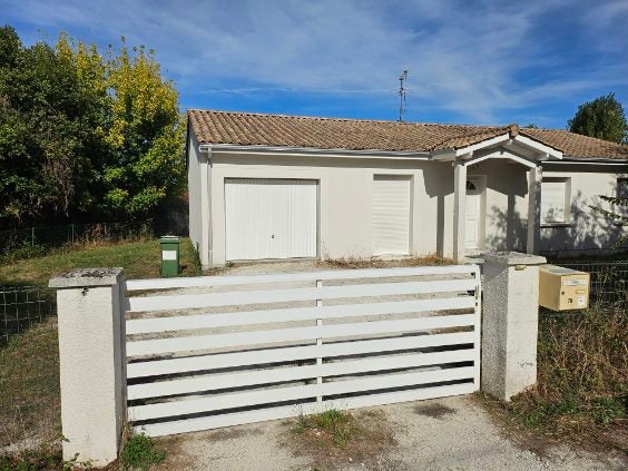 House Rue des Treilles in Libourne