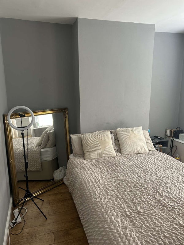 Room Marhill Road in Gedling