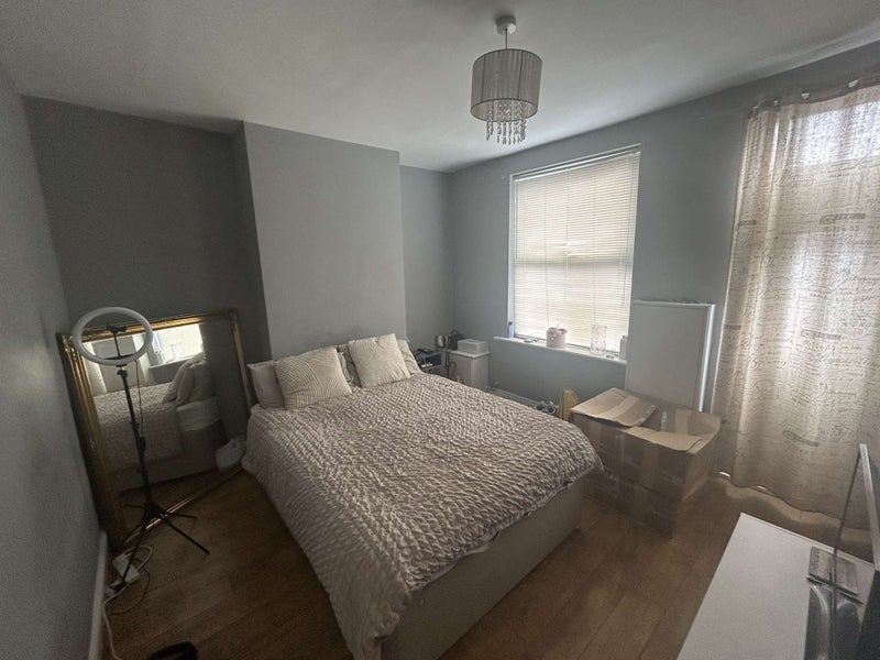 Room Marhill Road in Gedling