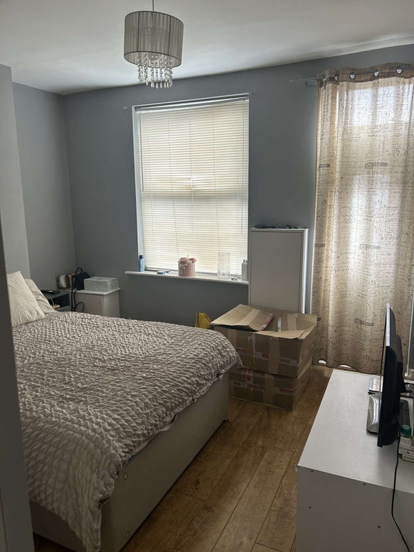 Room Marhill Road in Gedling