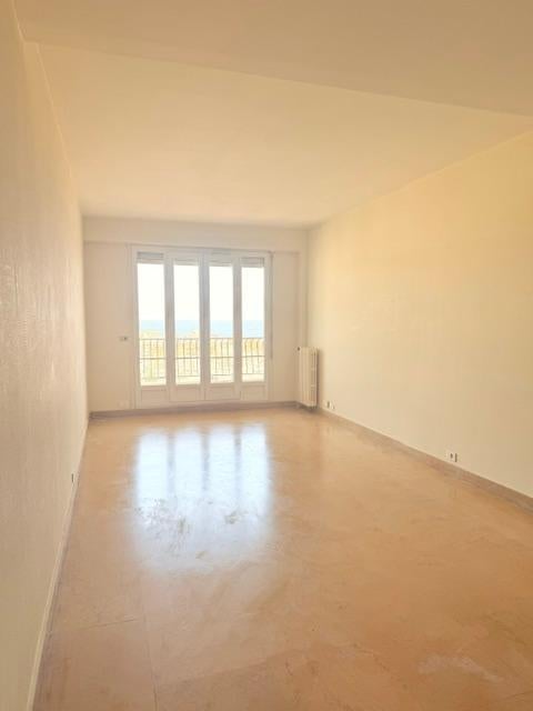 Flat Avenue des Baumettes in Nice