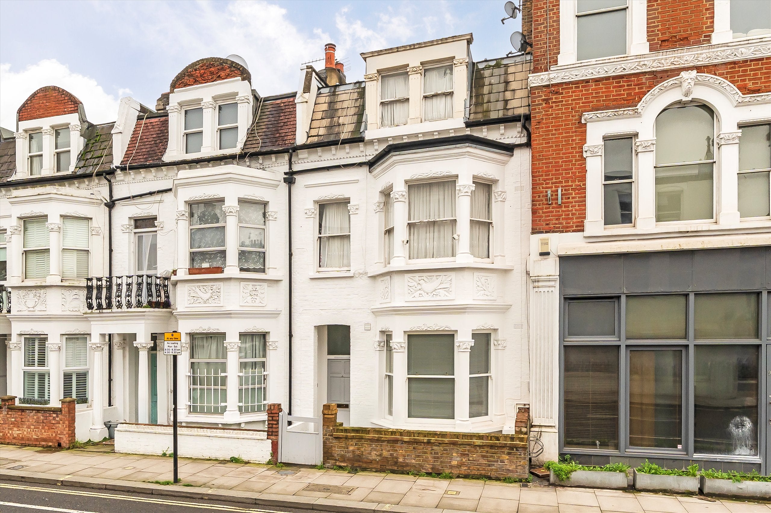 Flat Dawes Road in Greater London