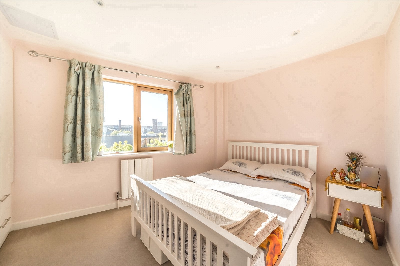 Flat Pancras Way in Greater London