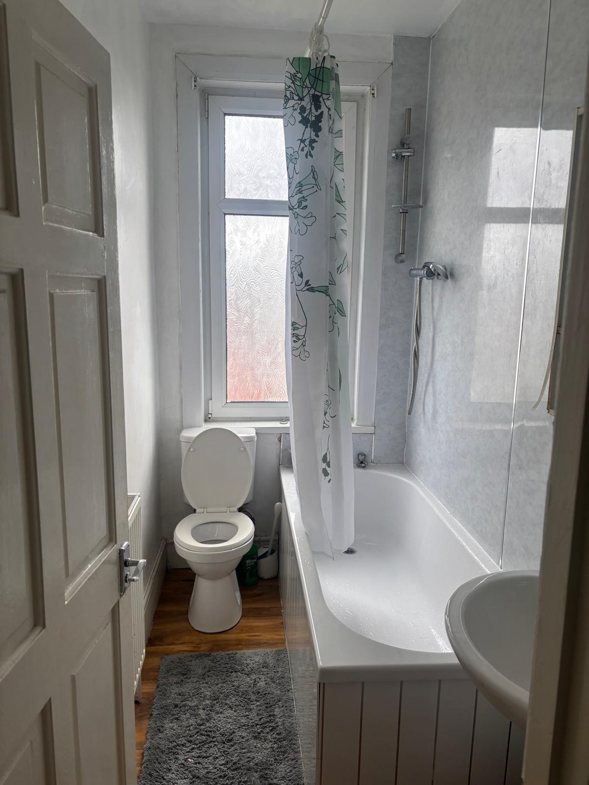 Room Barrack Hill in Newport
