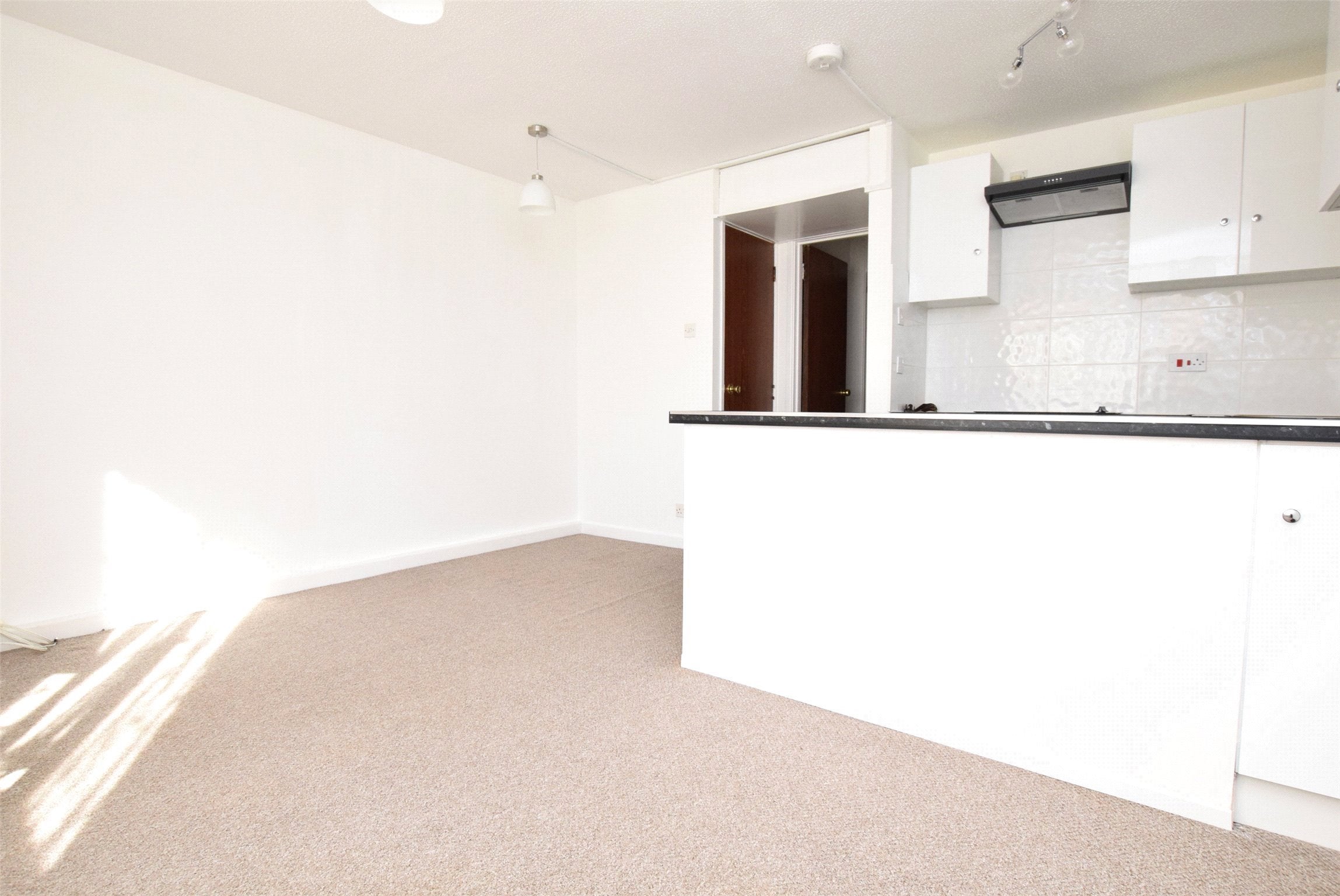 Flat Columbine Way in Greater London