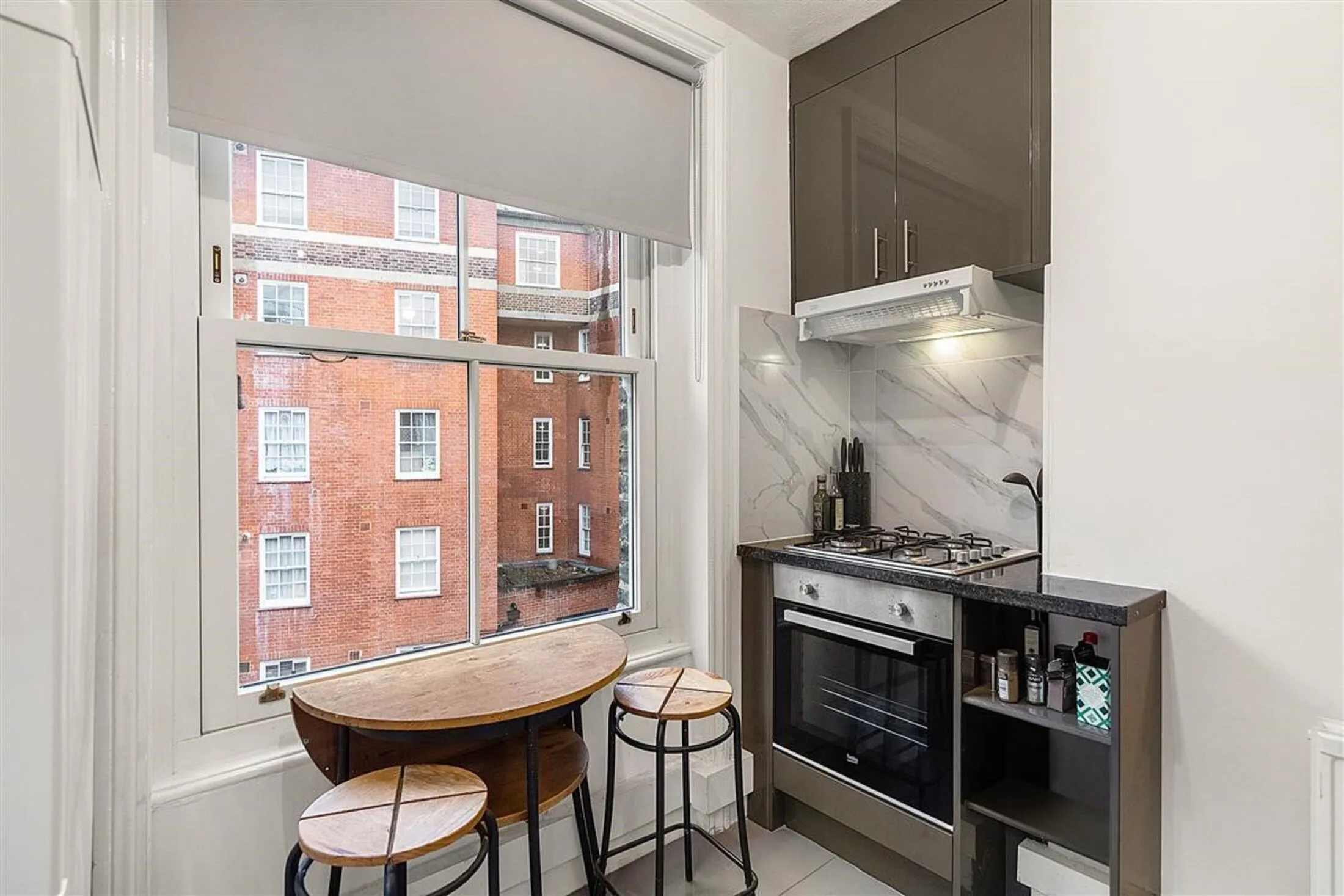 Flat Willow Place in City of Westminster