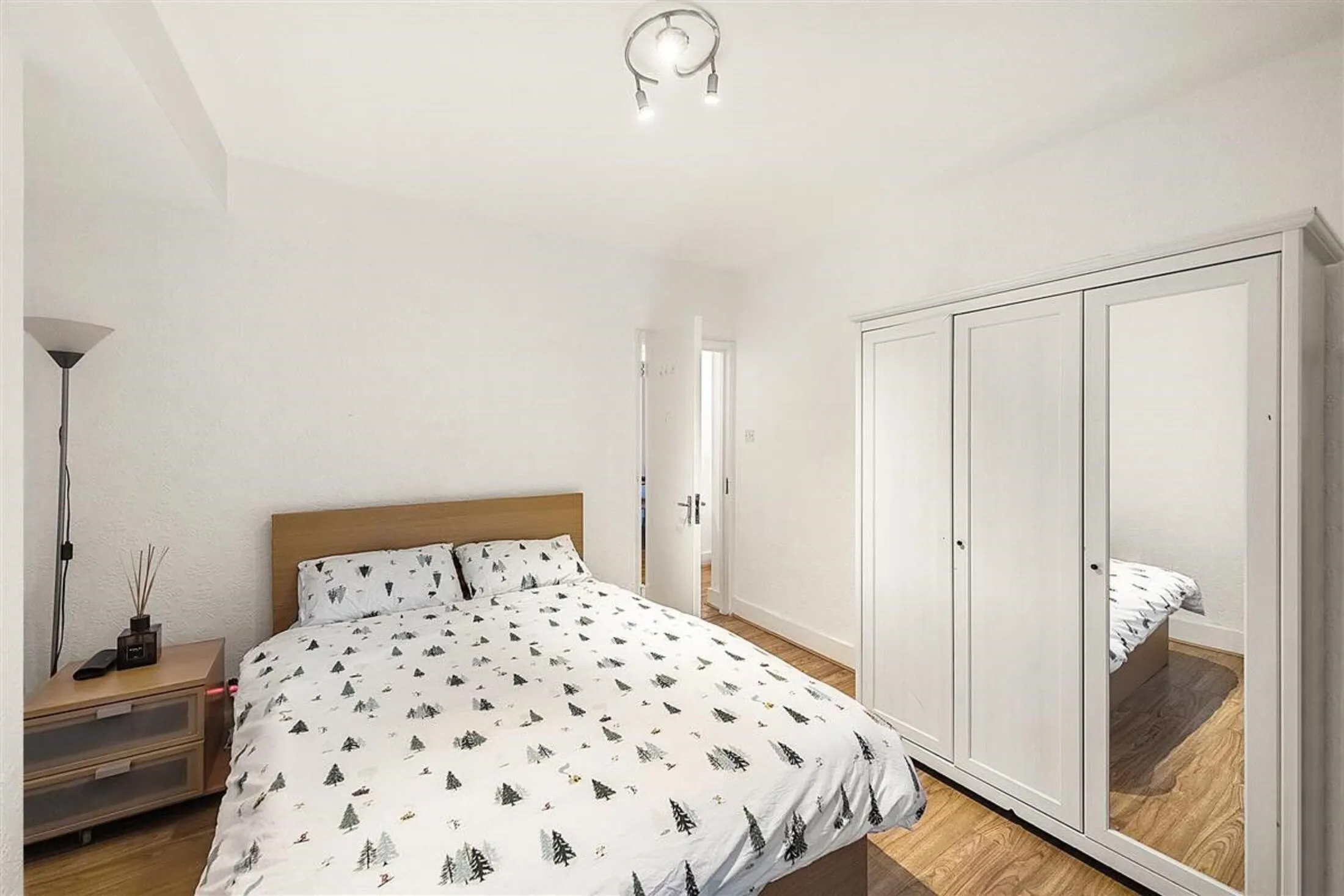 Flat Willow Place in City of Westminster