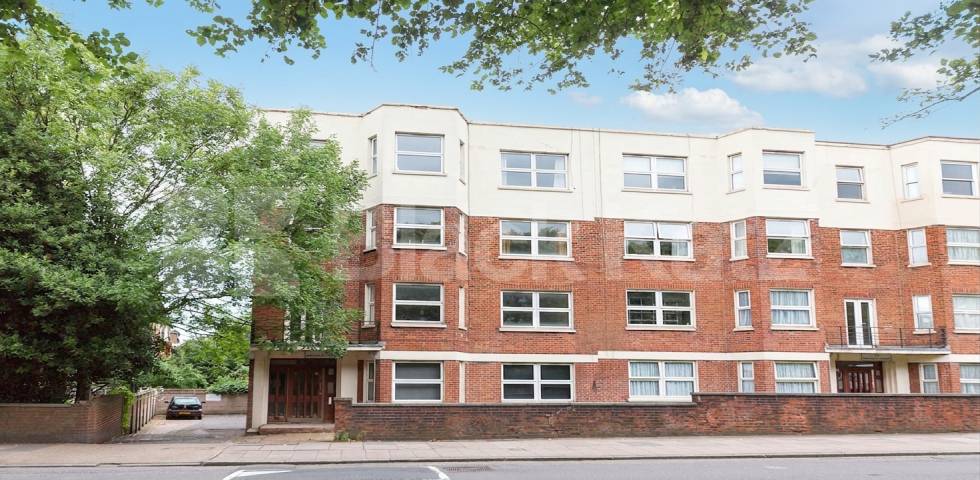 Flat Iverson Road in Greater London