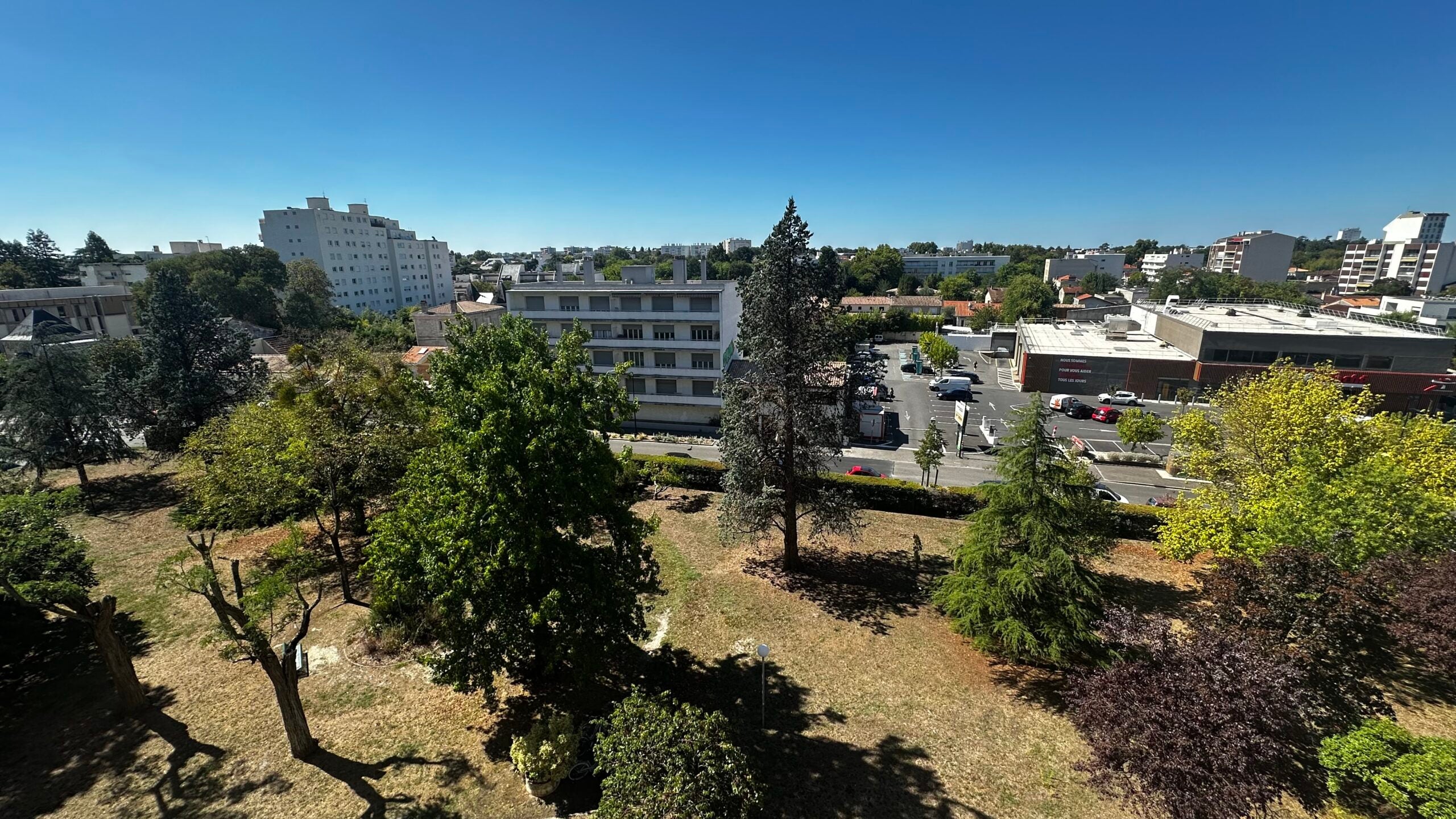 Flat Rue Jules Michelet in Bordeaux