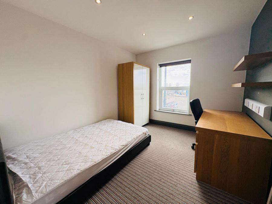 Room Roker Avenue in Sunderland