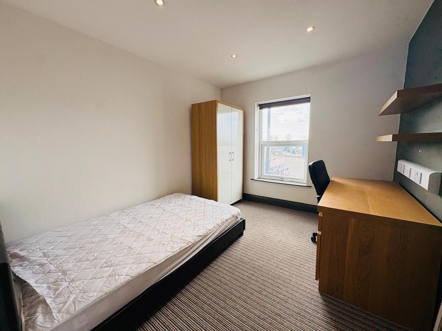 Room Roker Avenue in Sunderland