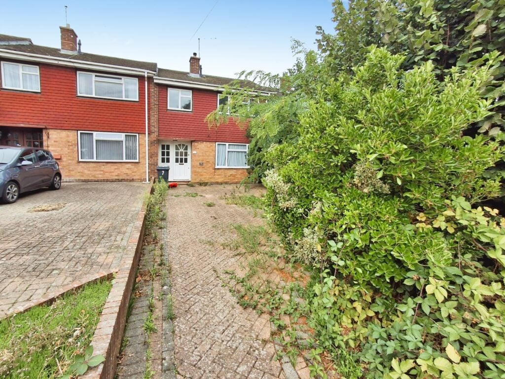 House Spring Pond Close in Chelmsford